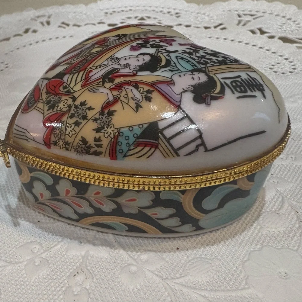 Japanese Hand Painted Heart-Shaped Ceramic Trinket Box